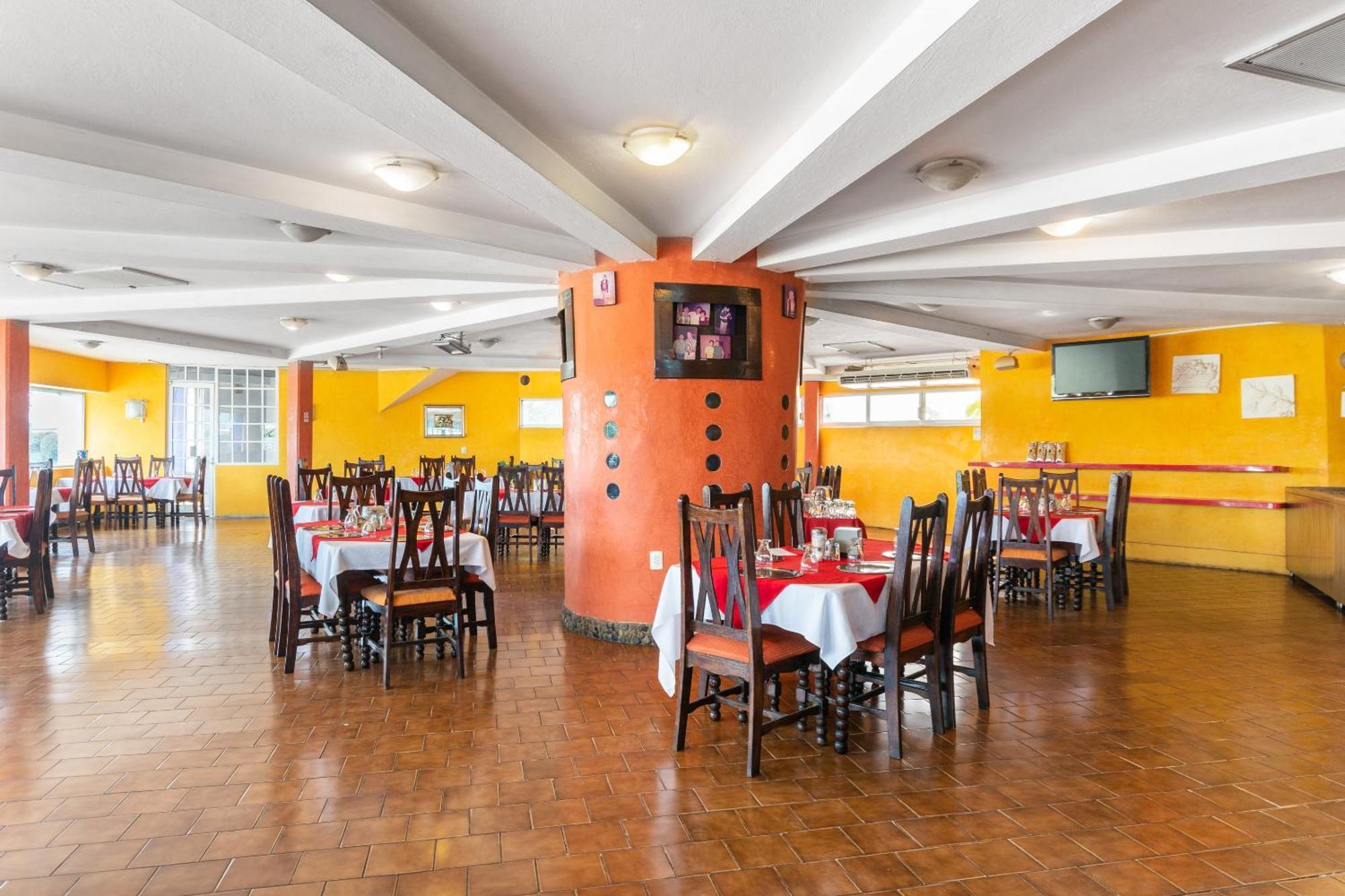 Oyo Hotel Casa Blanca Martínez de La Torre Kültér fotó