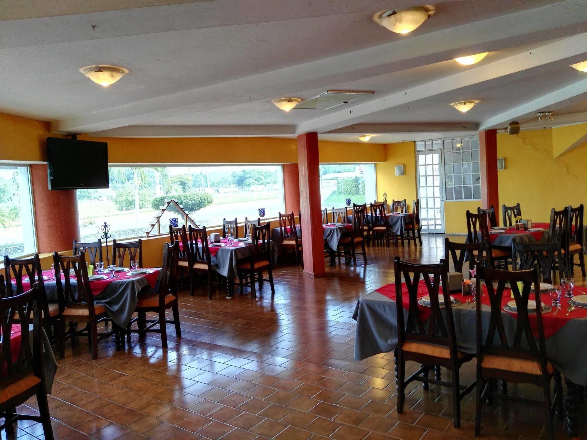 Oyo Hotel Casa Blanca Martínez de La Torre Kültér fotó